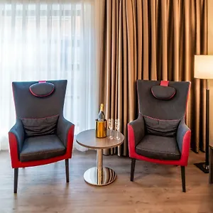 Plaza Premium Center 4*, Lahey Hollanda